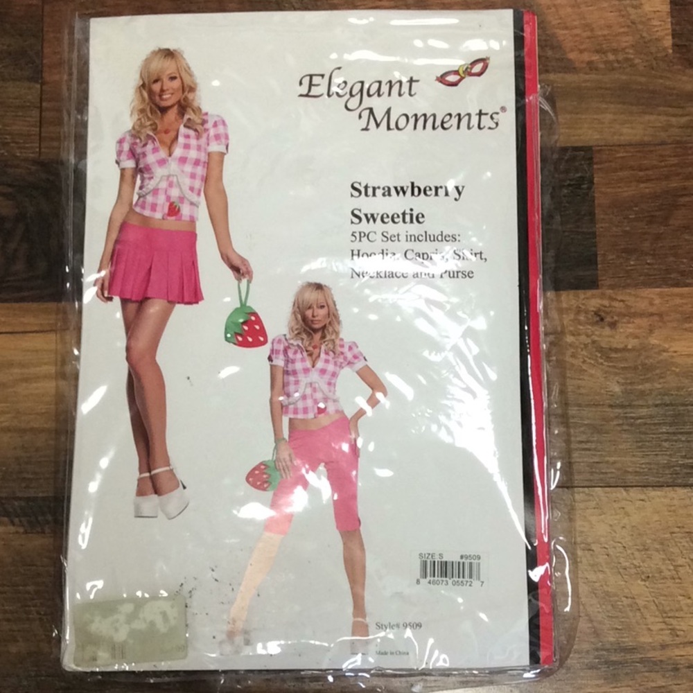 NWT Elegant Moments Strawberry Sweetie costume 🍓